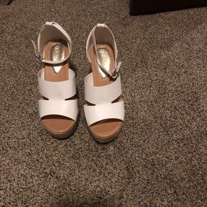 White wedge’s good condition size 5 1/2